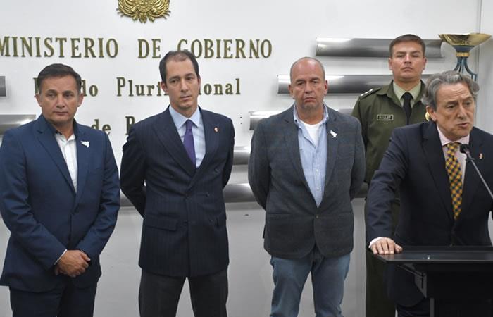 Ministros de Gobierno, Arturo Murillo y de Defensa, Luis Fernando López, se reunieron con los eurodiputados, Hermann Tertsch y Victor Gonzales. Foto: ABI