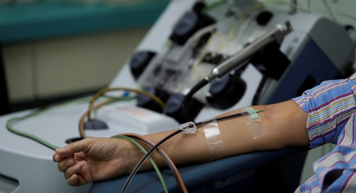 Persona donando plasma hiperinmune. Foto: EFE