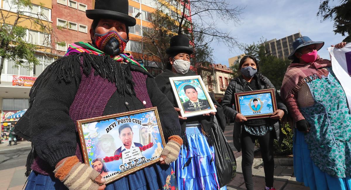 Mujeres aymaras familiares de los fallecidos en los enfrentamientos en Senkata de El Alto protestan. Foto: EFE