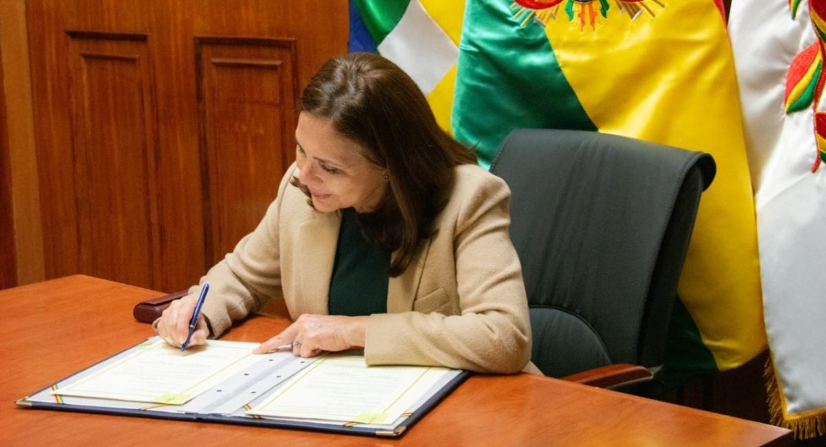 El Gobierno de Bolivia y EEUU firmaron un acuerdo para la inversión en el sector privado. Foto: Twitter @MRE_Bolivia
