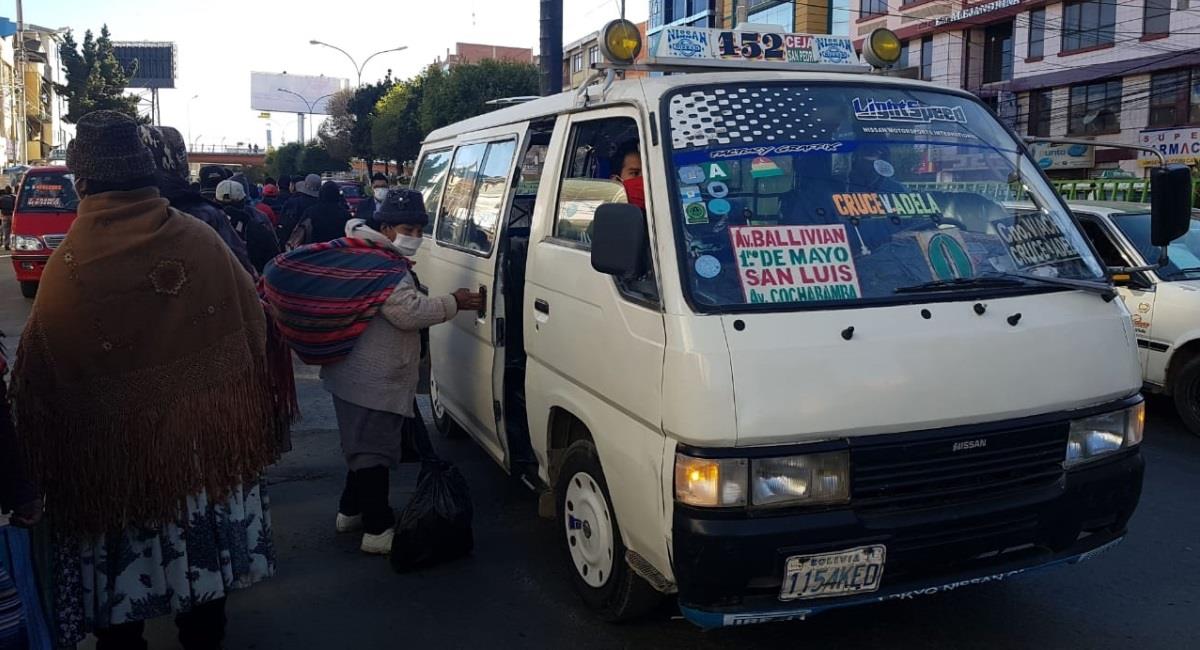 El transporte público podría ampliar días y horarios de atención en Cochabamba. Foto: ABI