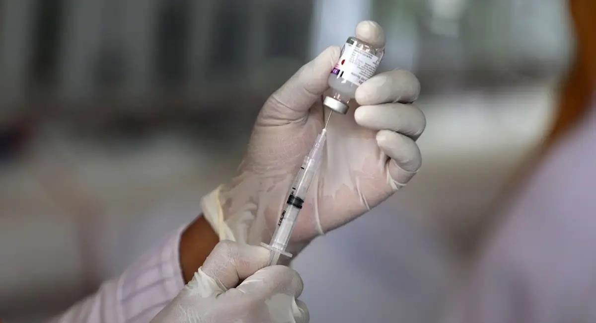 La vacuna podría empezar a distribuirse a nivel mundial a mediados de 2021. Foto: EFE