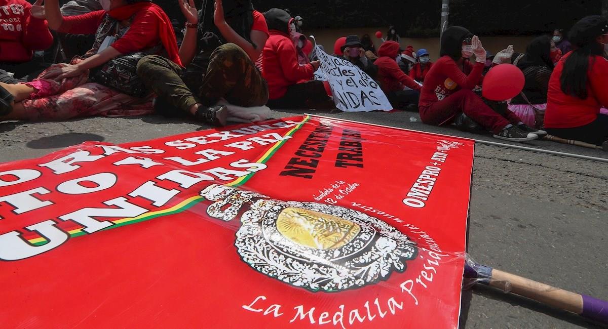 Trabajadoras sexuales marcharon en La Paz exigiendo volver a trabajar. Foto: EFE