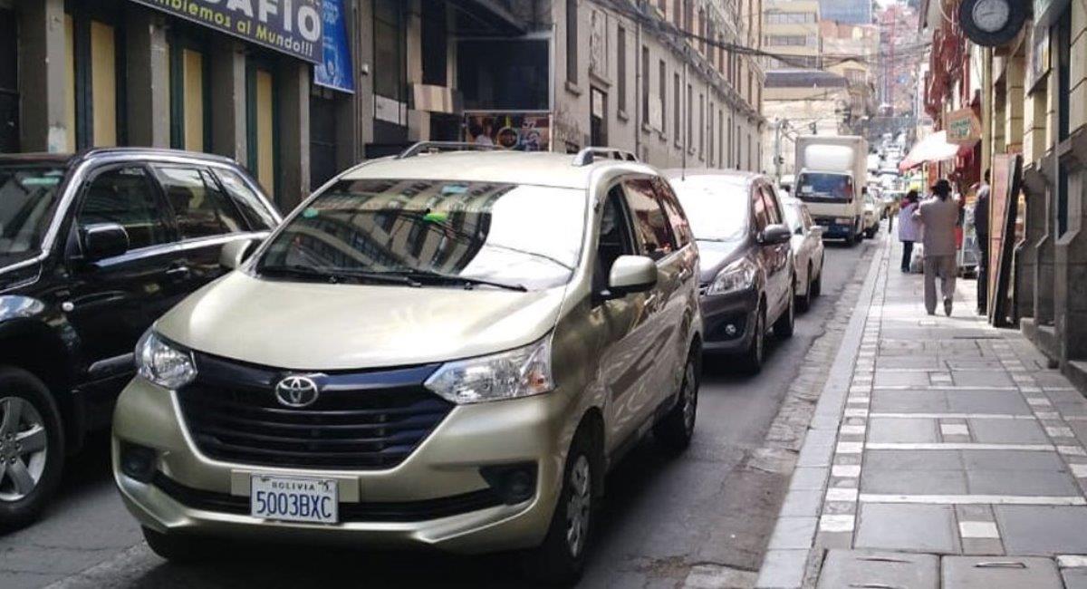 La Paz autorizó la circulación de vehículos los fines de semana. Foto: ABI