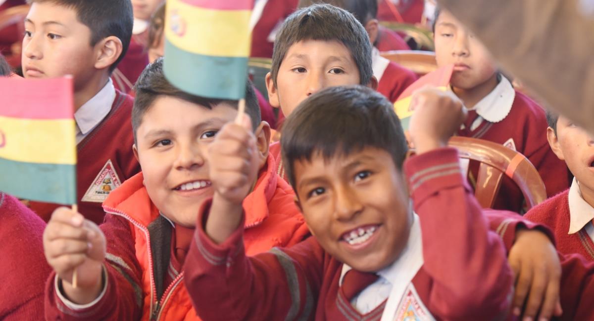 Casi 2 millones de estudiantes recibirán el bono Juancito Pinto. Foto: ABI