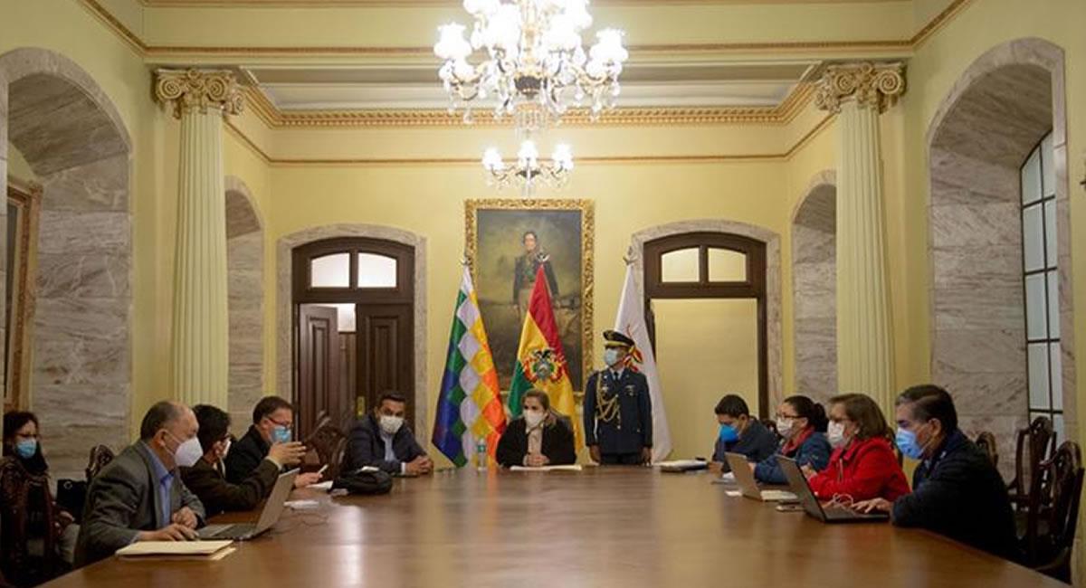 Parte del gabinete de la presidenta Jeanine Áñez. Foto: ABI