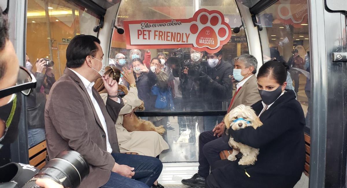 Inauguración de las cabinas "Pet Friendly" de Mi Teleférico. Foto: Twitter @mopsv_Bolivia