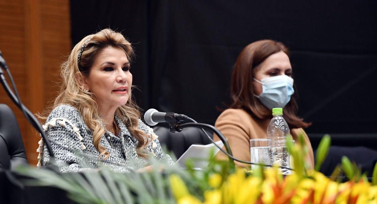 La presidenta Jeanine Áñez se reunió con sus ministros para planificar la transición. Foto: ABI