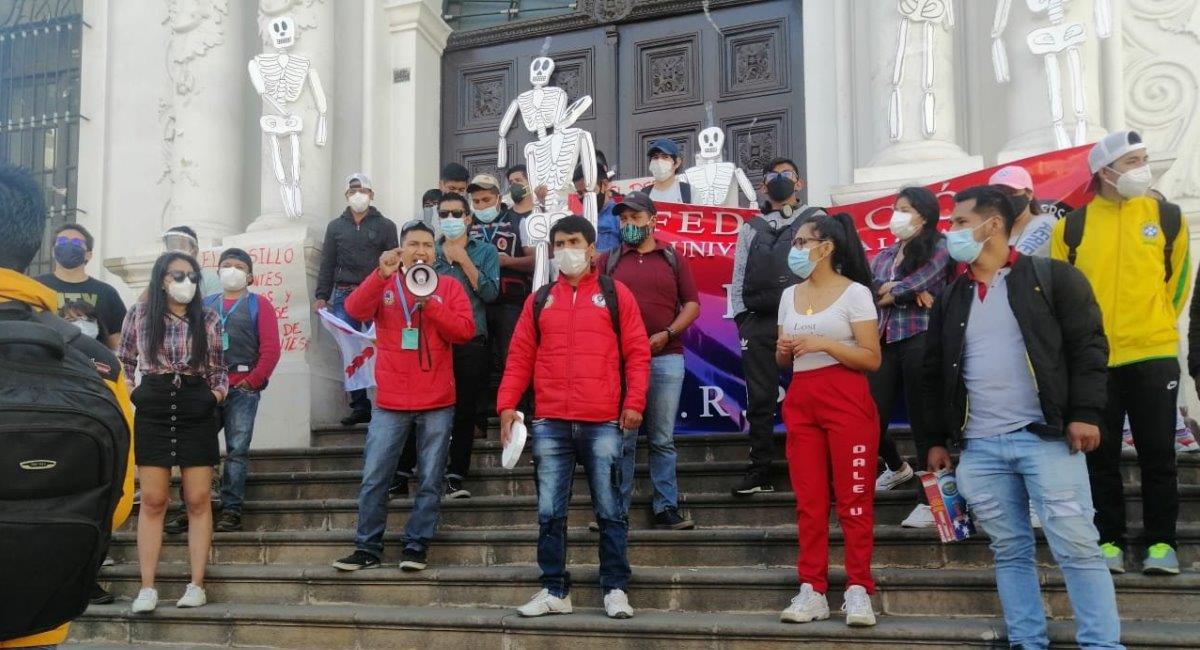 Estudiantes protestan en la Universidad San Francisco Xavier. Foto: ABI
