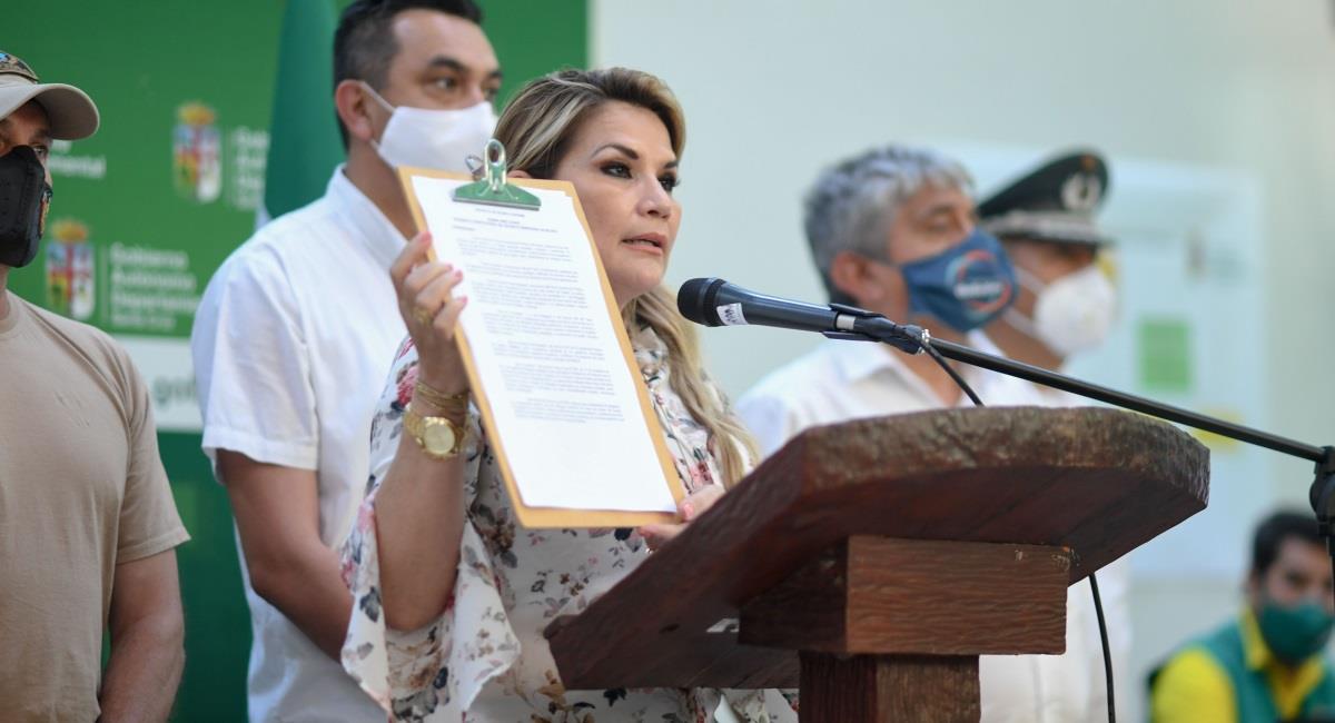 Jeanine Áñez presenta el decreto de declaratoria de desastre nacional. Foto: ABI