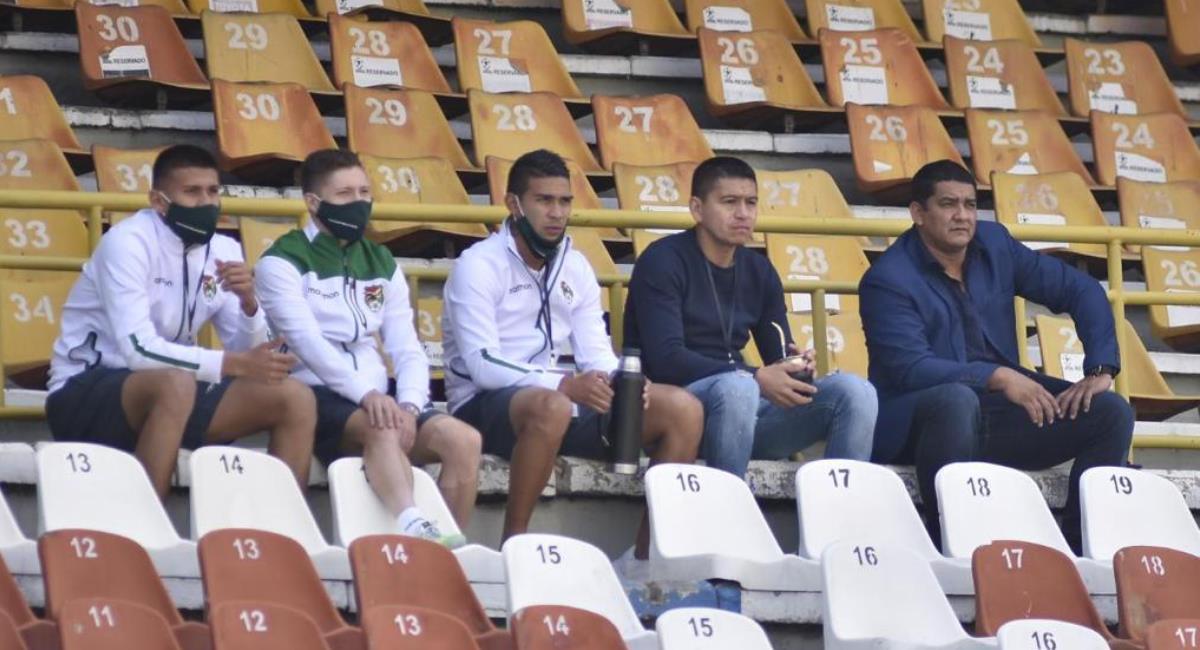 A la derecha Marcos Rodríguez observando el partido antes de ser detenido. Foto: Twitter @btoae