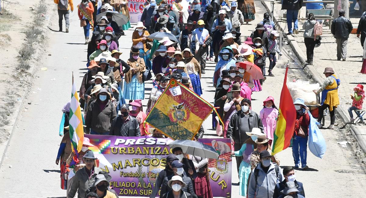 Masiva marcha liderada por los familiares, que conformaron asociaciones de víctimas de Senkata. Foto: ABI