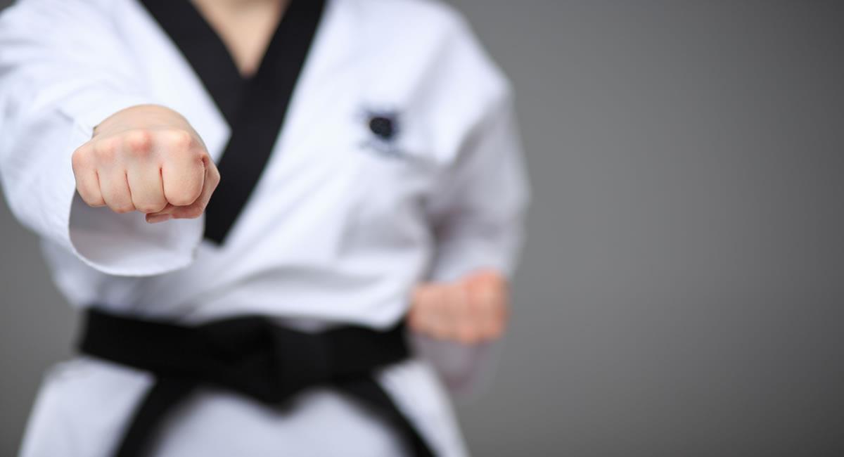 Kata es la modalidad de karate que se basa en las formas técnicas de ataque, defensa y contragolpe. Foto: Shutterstock