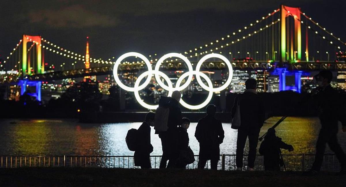 El logo de los Juegos Olímpicos se volvió a instalar en su localización original tras realizarse trabajos de mantenimiento. Foto: EFE