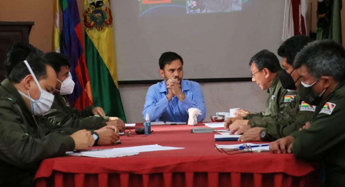 El ministro de Gobierno en una reunión con la Policía de Chuquisaca. Foto: ABI