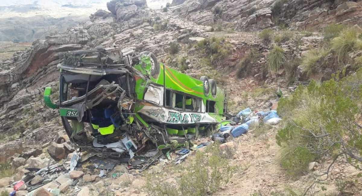 El bus accidentado en el municipio de Ocuri. Foto: Facebook Comando Departamental Potosi