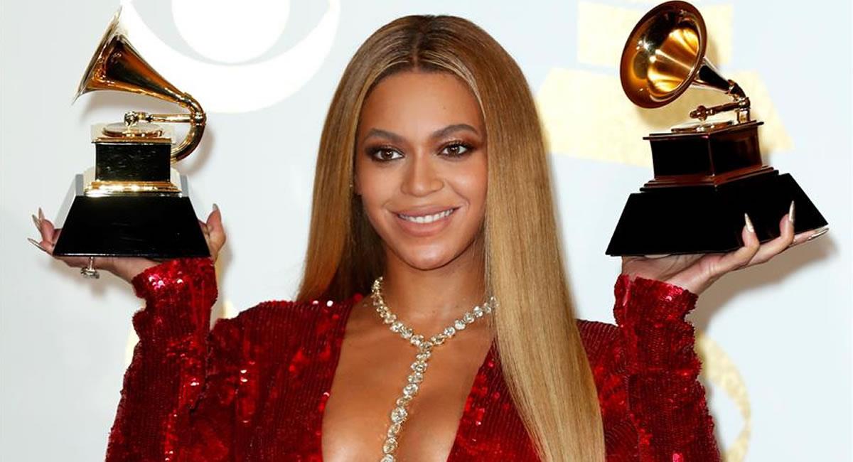 Beyonce posa durante la 59a ceremonia anual de los premios Grammy en el Staples Center de Los Ángeles. Foto: EFE