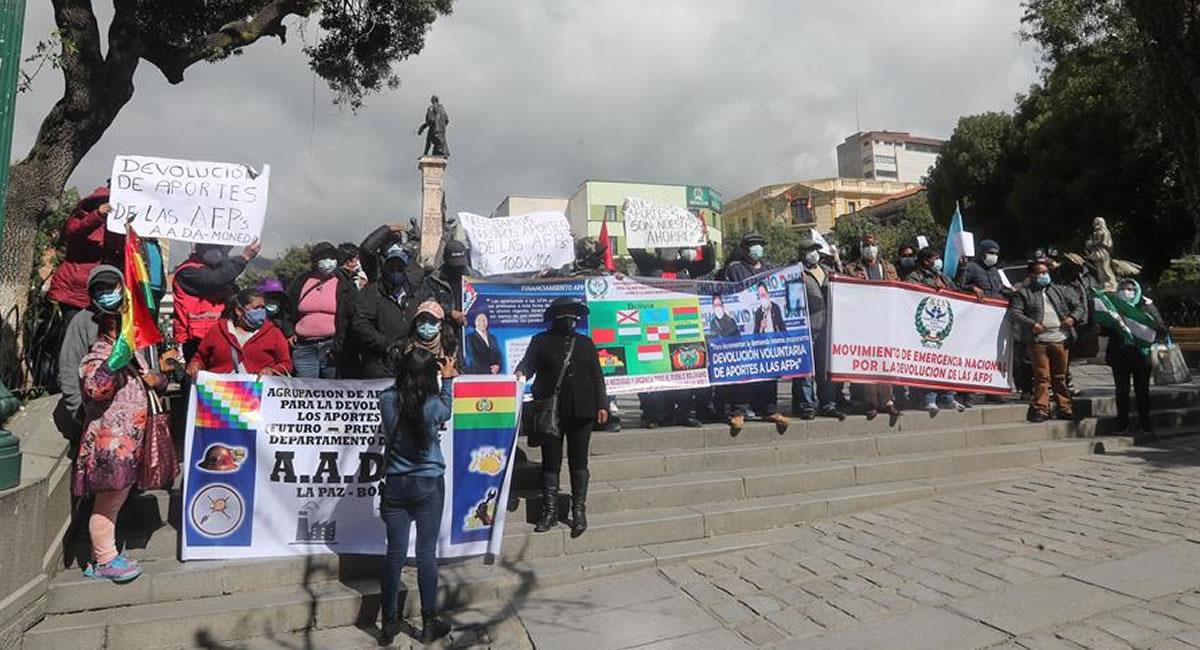 Manifestantes en la plaza Murillo. Foto: EFE