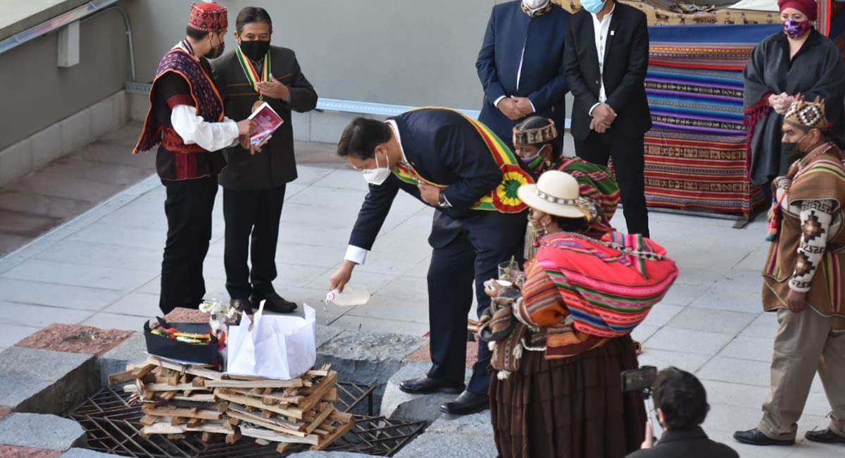 Ceremonia ancestral y ofrenda a la Pachamama abren la celebración. Foto: ABI