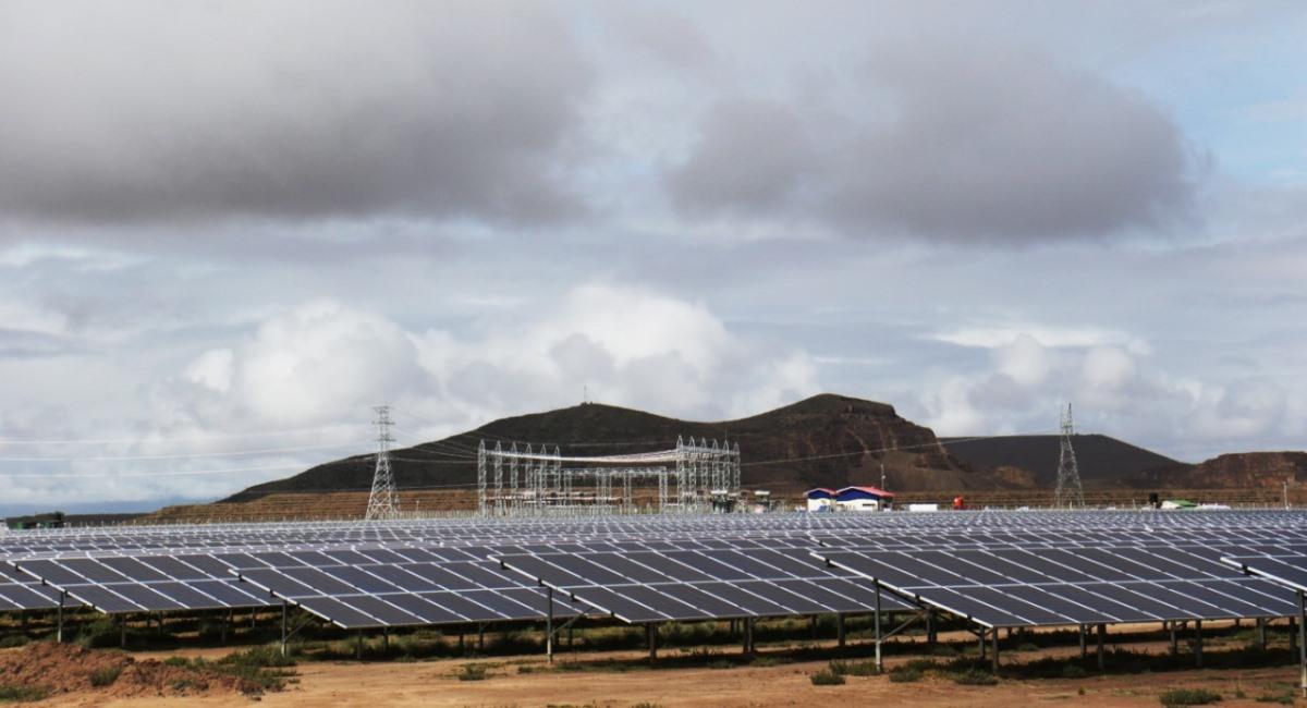 Planta de energía solar en Oruro. Foto: ABI