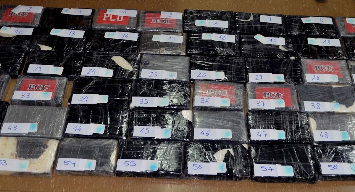 Más de 200 kilogramos de cocaína incautada durante el operativo. Foto: EFE