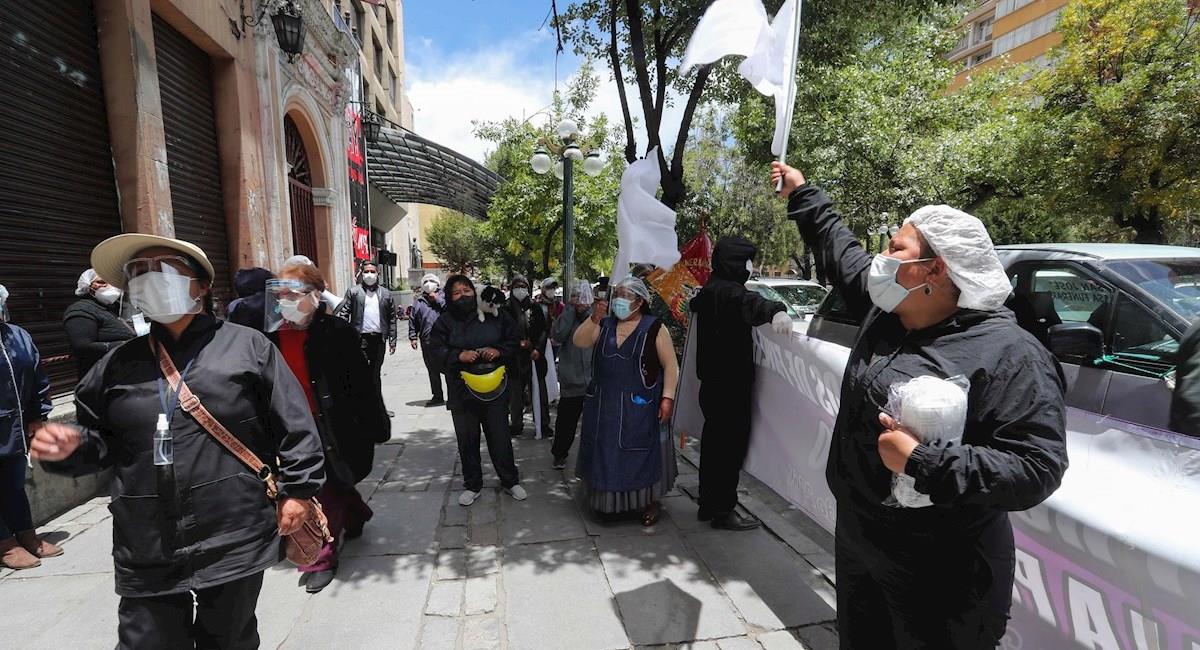 Funerarias protestan por más hornos crematorios y espacios en los cementerios. Foto: EFE