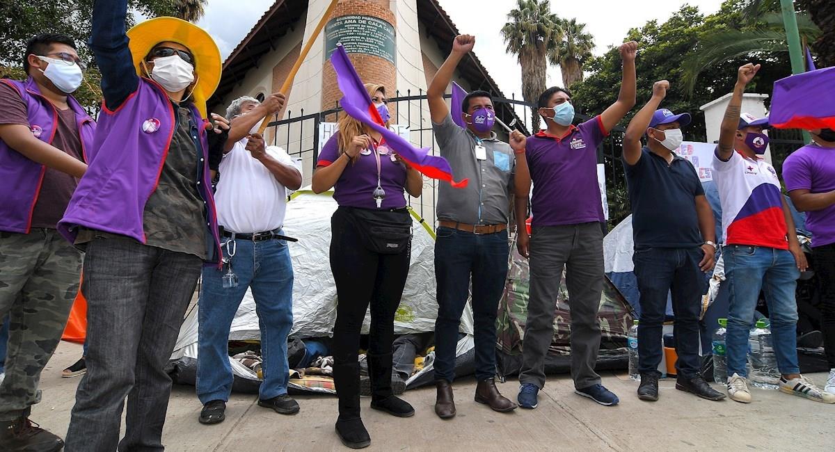 Partidarios de Reyes Villa protestan pidiendo su habilitación a las elecciones. Foto: EFE