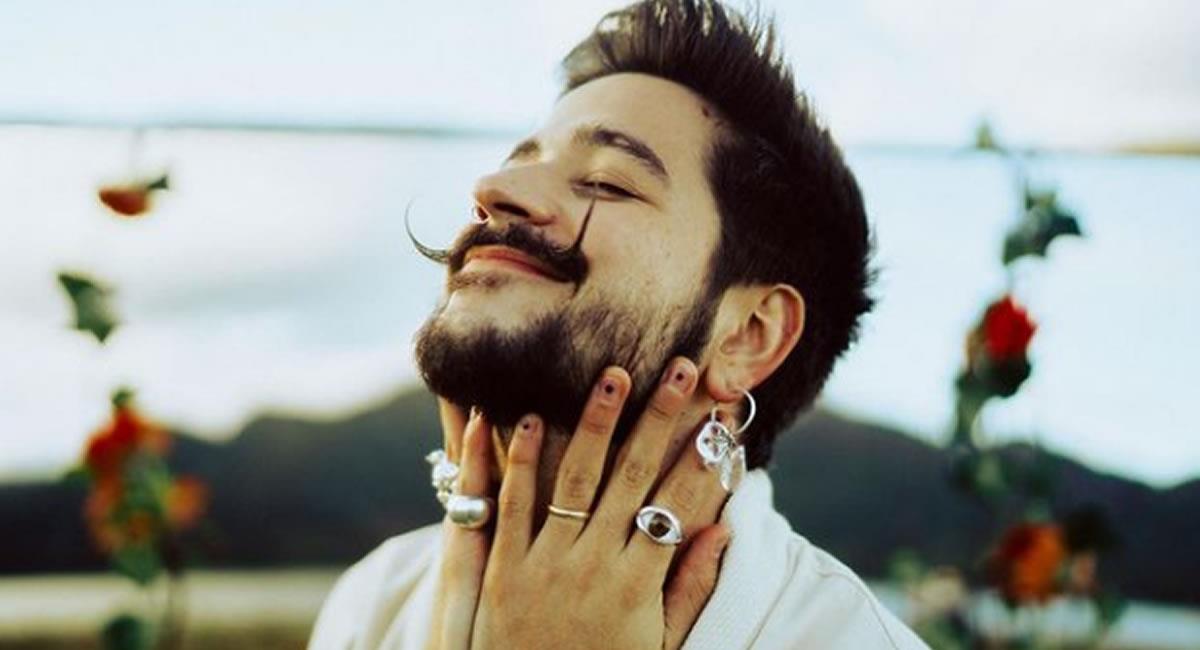 La barba y el bigote son característicos de Camilo. Foto: Instagram @camilo