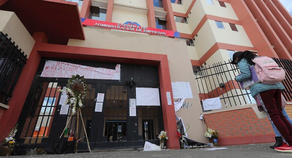 Entrada a la Universidad Pública de El Alto (UPEA). Foto: EFE