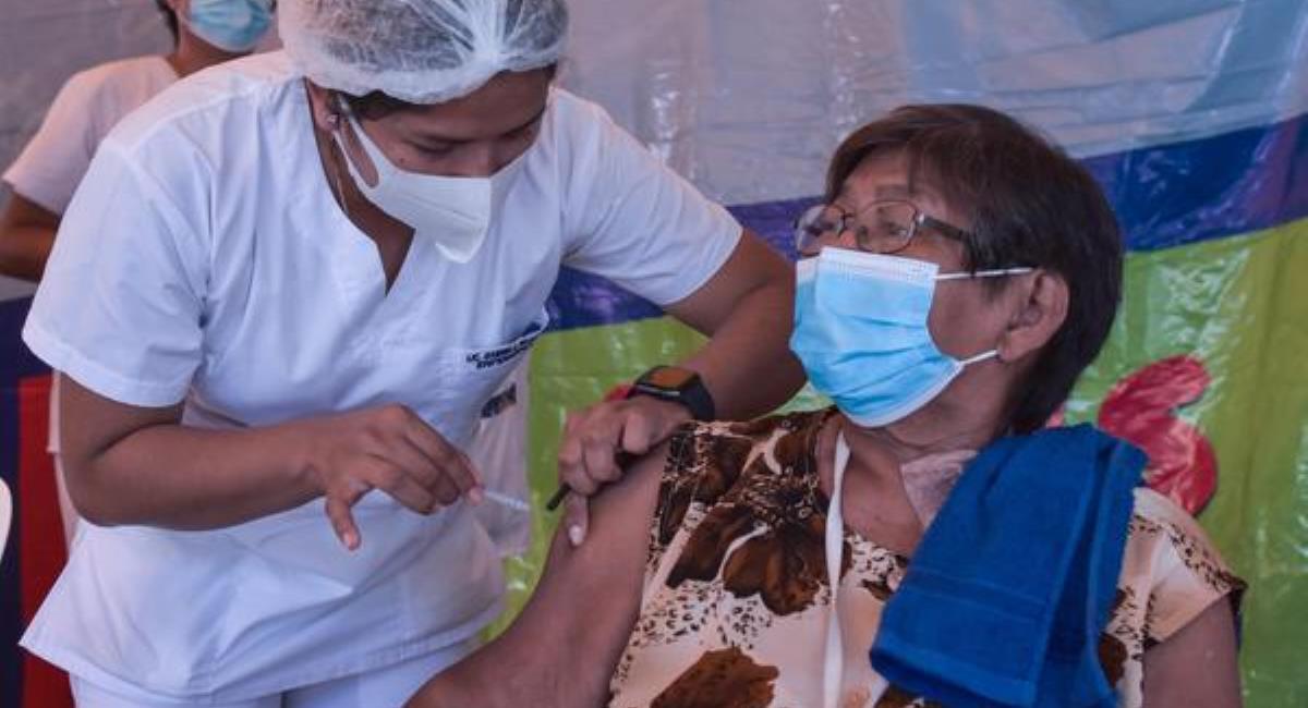 Vacunación contra la COVID-19 en Bolivia. Foto: ABI
