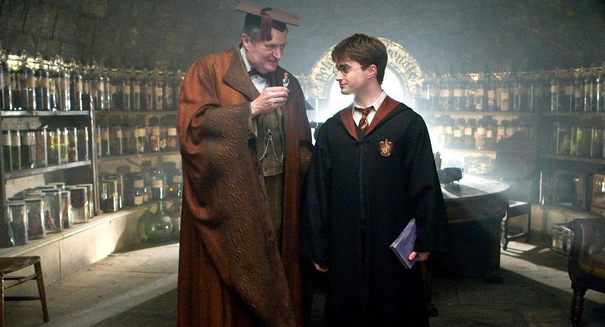 Ritter encarnó al mago Eldred Worple en el sexto filme de la saga de 'Harry Potter'. Foto: Filmaffinity