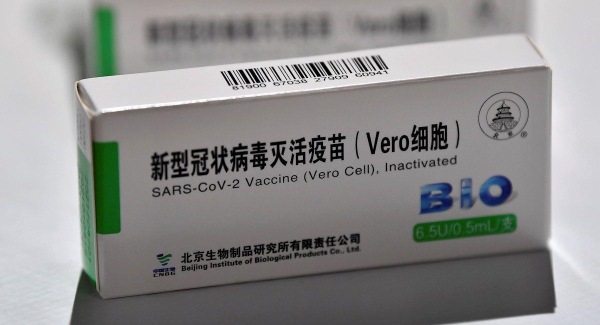 Caja con dosis de la vacuna china Sinopharm. Foto: EFE