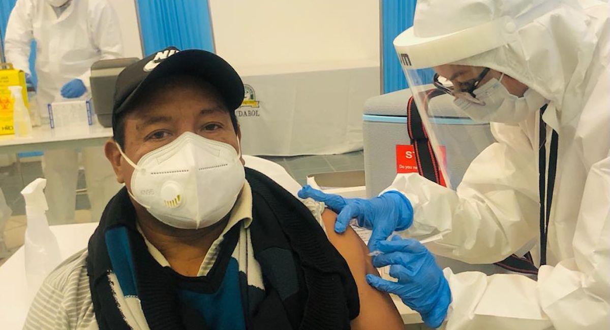 Vacunación contra la COVID-19 en Bolivia. Foto: ABI