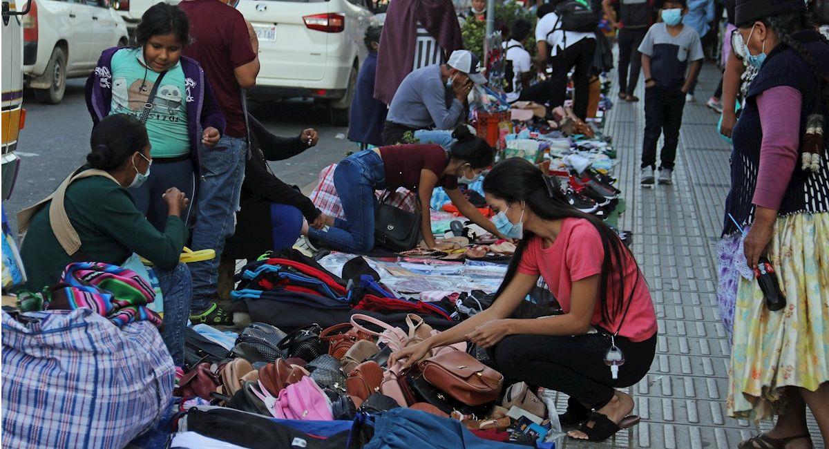Comercio informal en las calles de La Paz. Foto: EFE