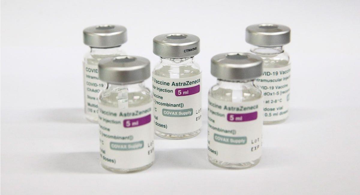 Dosis de la vacuna AstraZeneca. Foto: EFE