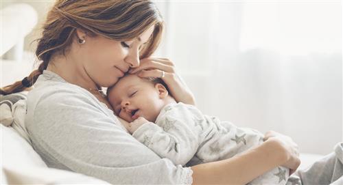 Caricias y abrazos: ¿por qué son importantes para los bebés?
