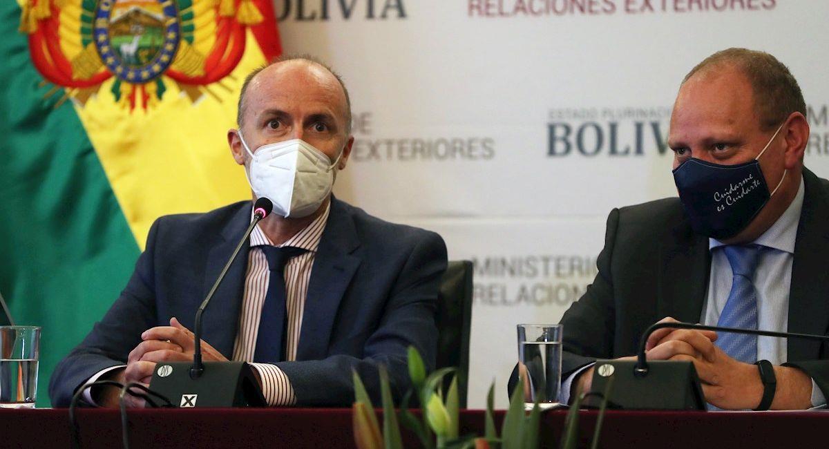 El embajador de España en Bolivia, Francisco Javier Gassó, junto al viceministro de Comercio Exterior, Benjamín Blanco. Foto: EFE