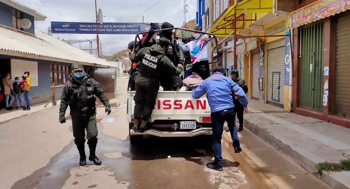 Ciudadanos haitianos detenidos por ingresar a Bolivia de forma irregular. Foto: ABI