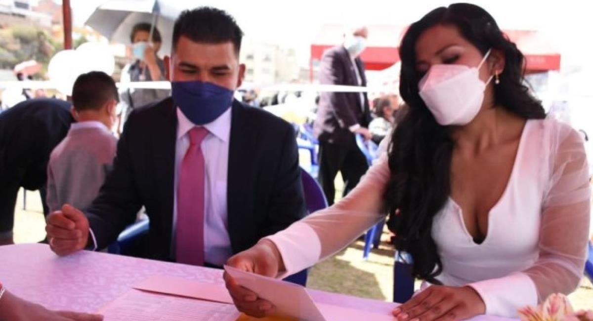 30 parejas oficializan su amor en un matrimonio colectivo en La Paz. Foto: Twitter