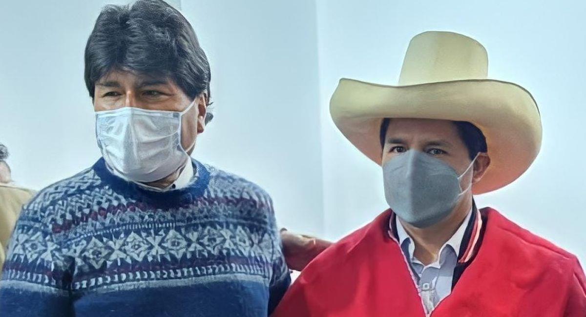 El expresidente Evo Morales junto al presidente de Perú, Pedro Castillo. Foto: ABI