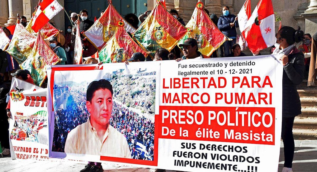 Cívicos potosinos marchan para pedir la libertad de Marco Antonio Pumari. Foto: EFE