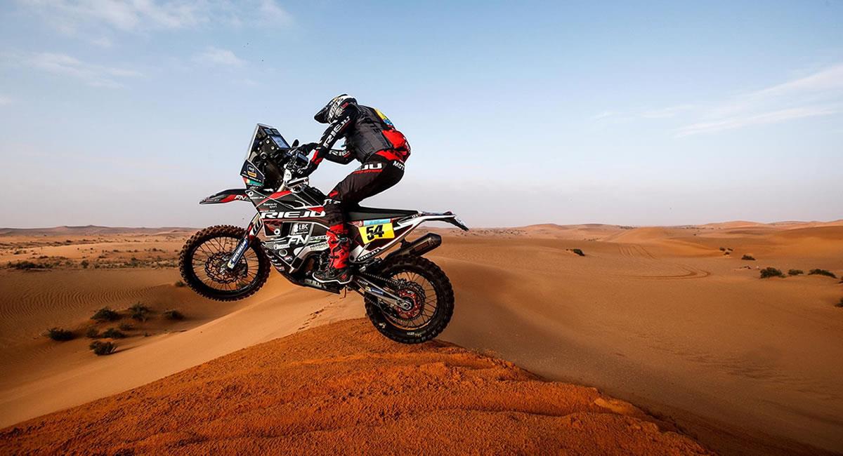 El piloto boliviano Daniel Nosiglia no se rinde en el Rally Dakar 2022. Foto: EFE