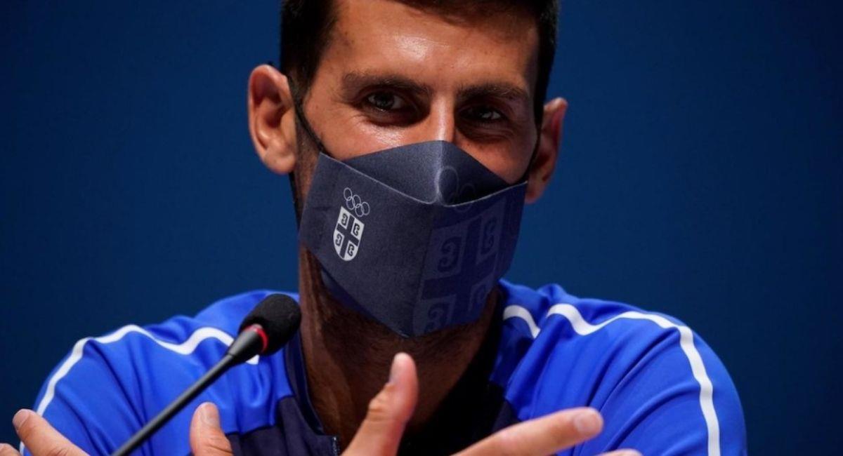 El serbio Novak Djokovic brinda declaraciones en una conferencia de prensa. Foto: EFE