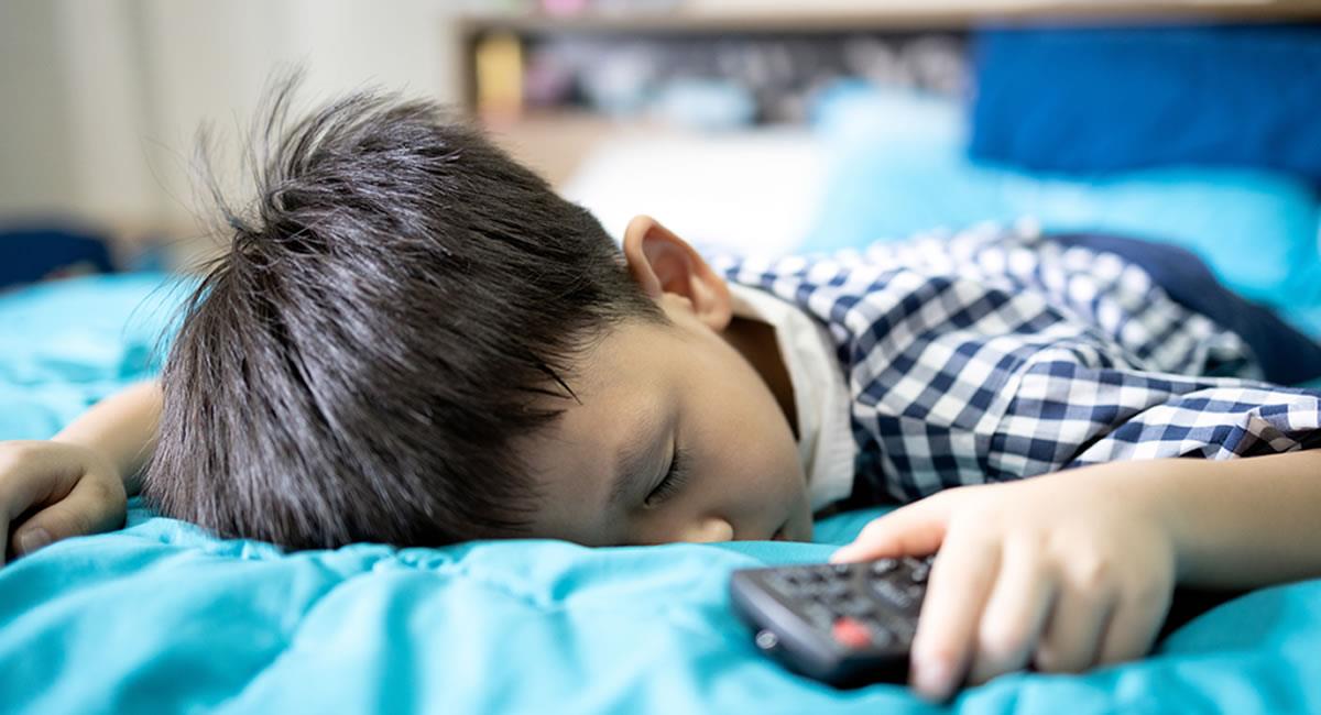 Expertos recomiendan una serie de comportamientos que facilitarán llevar a los pequeños del hogar a un nuevo horario. Foto: Shutterstock