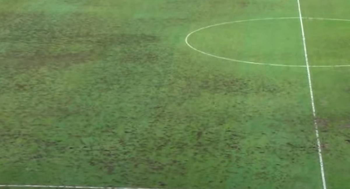 Así está el campo de juego del Estadio Félix Capriles. Foto: Youtube /Captura Canal Juan Pasten