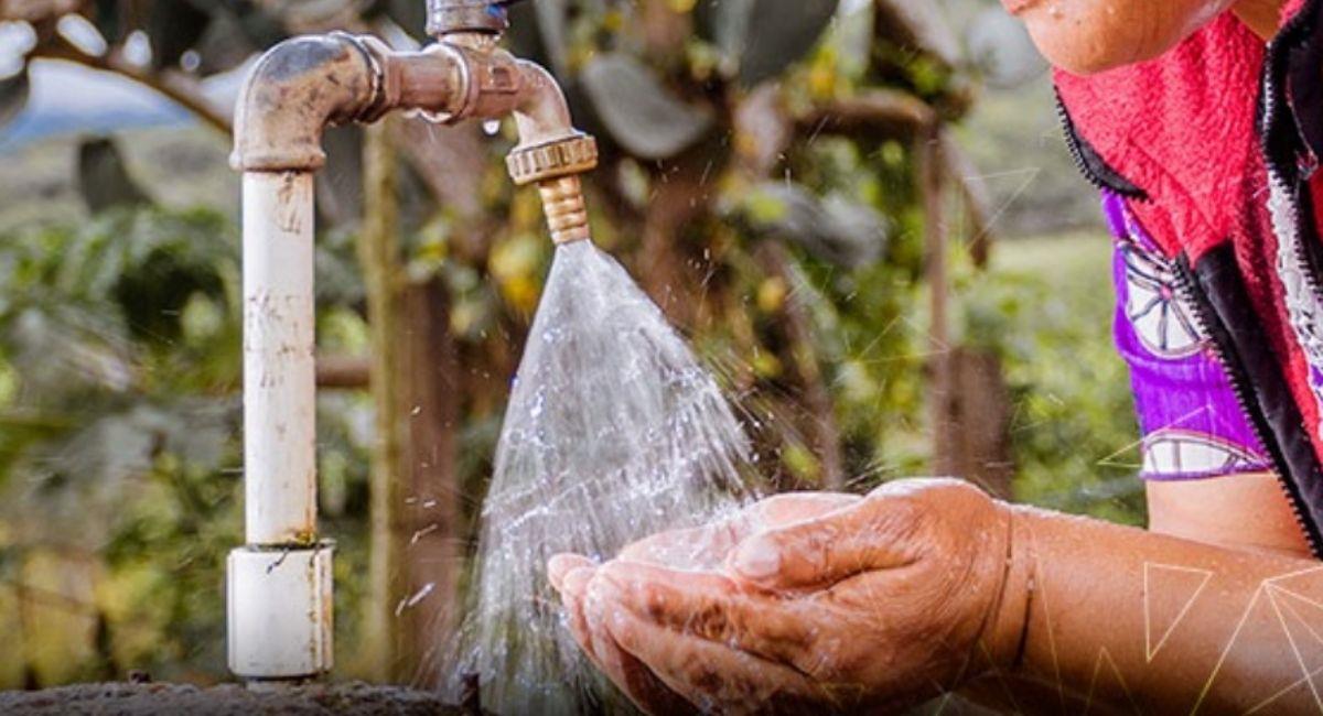 Imagen de referencia de agua potable en Bolivia. Foto: ABI