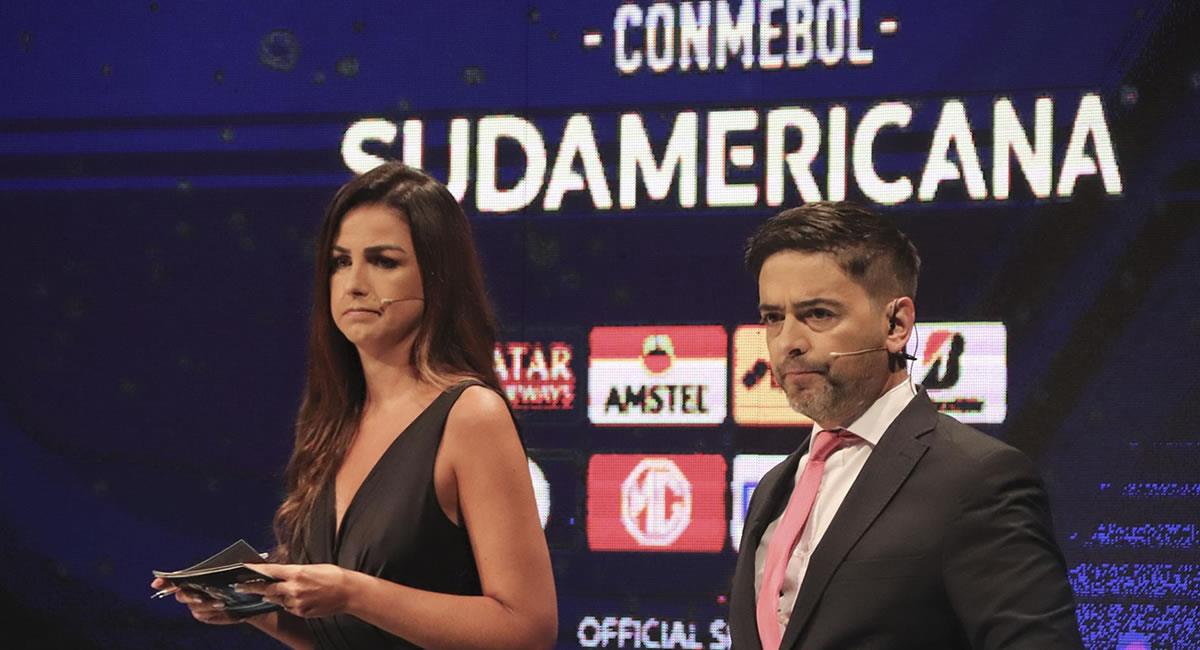 Presentadores en el sorteo de la fase de grupos de la Copa Sudamericana. Foto: EFE
