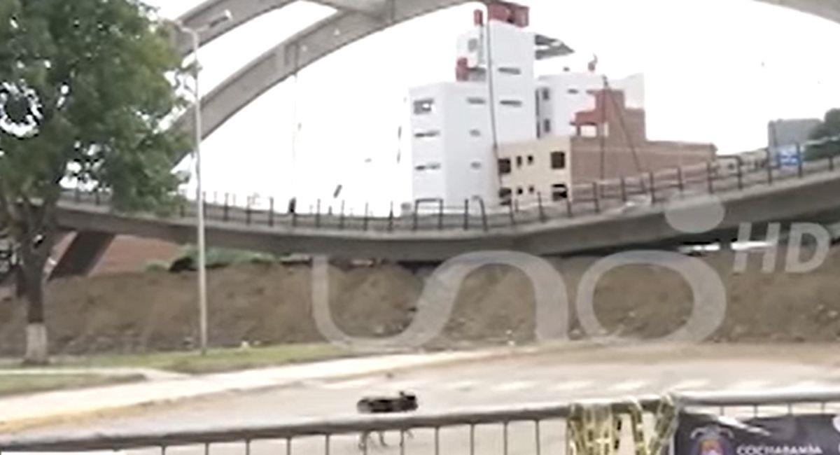Puente caído en la Av. 6 de Agosto y Av. Petrolera en Cochabamba. Foto: Youtube