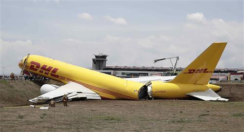 Avión de carga se parte en dos al aterrizar de emergencia en Costa Rica