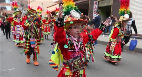 Un desfile de niños estrena el título de patrimonio del Gran Poder boliviano